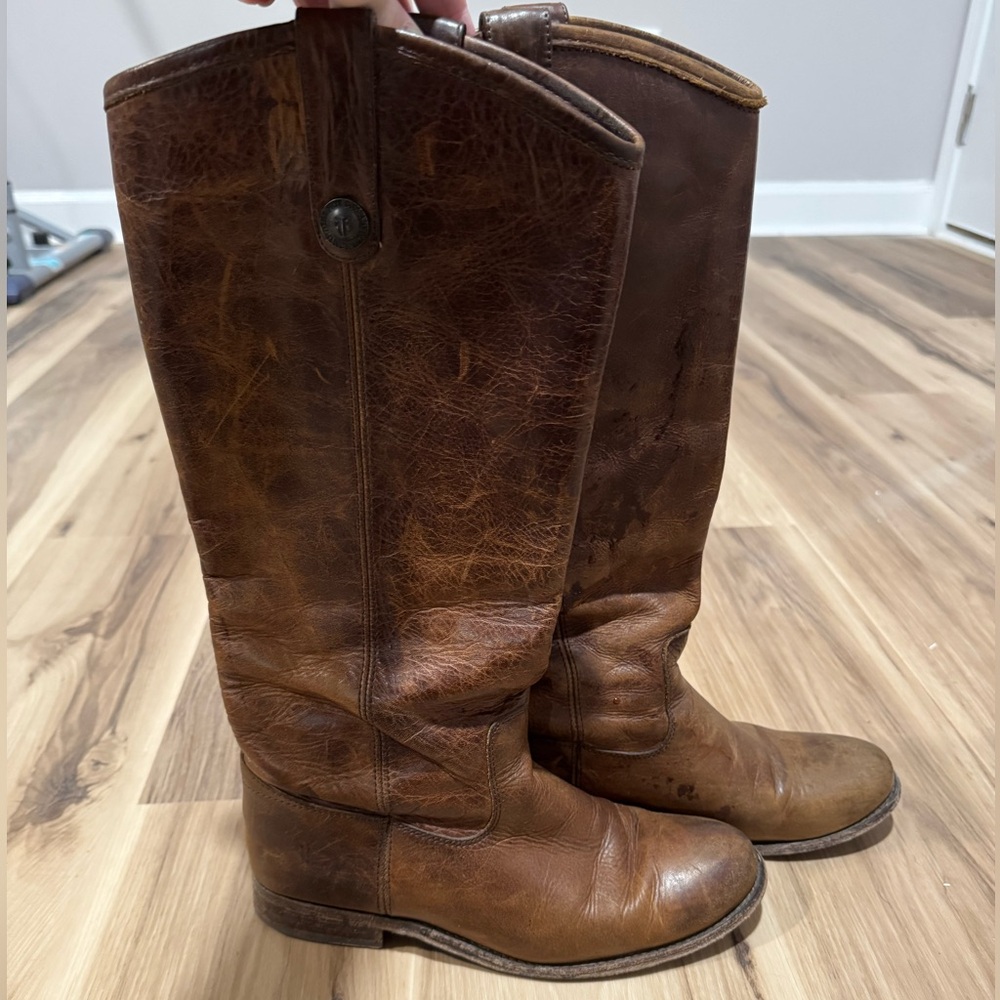 Frye boots. Size 8 - Picture 4 of 5